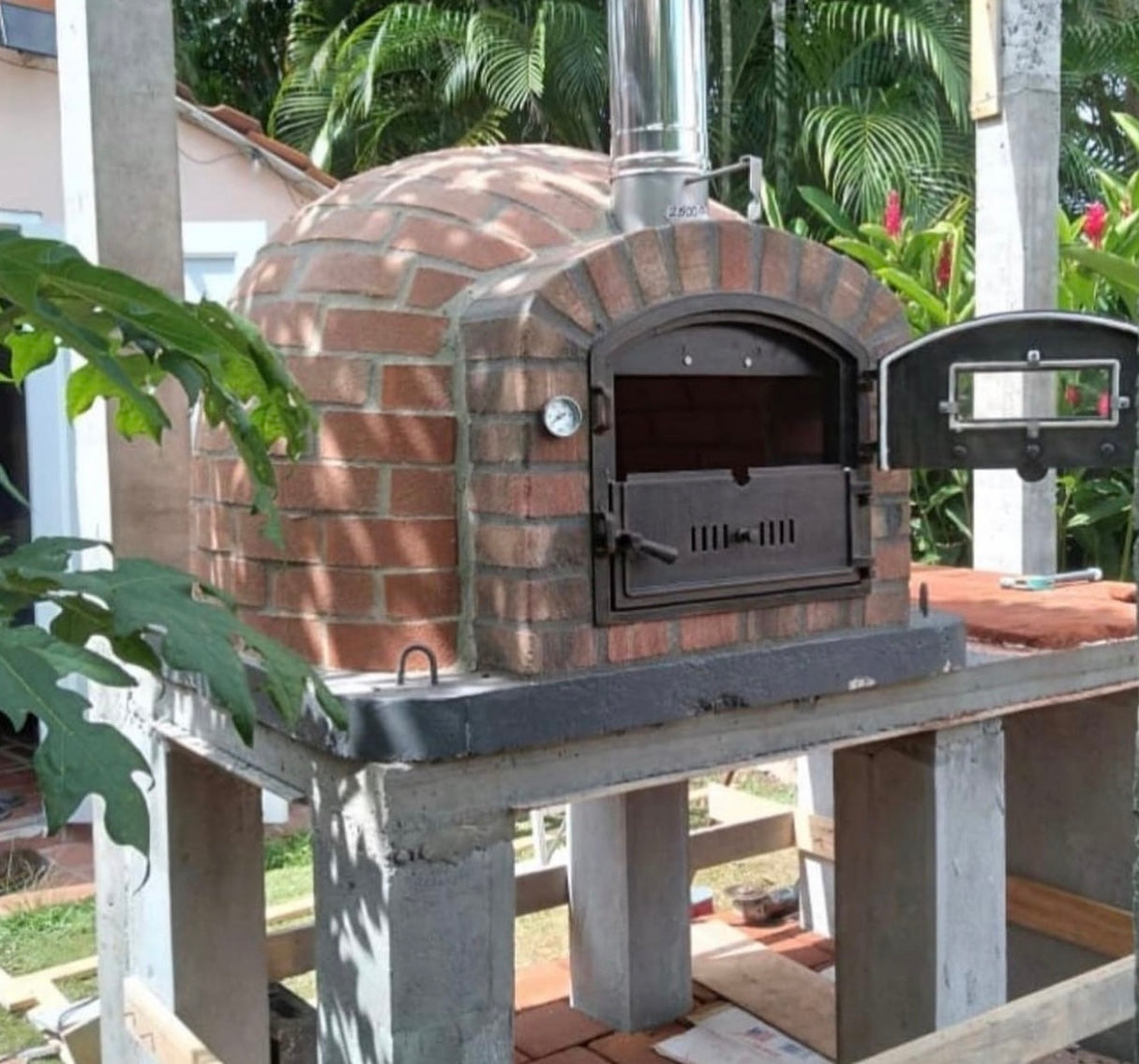 Lisboa Rustic Premium Pizza Oven for Aspiring Chefs