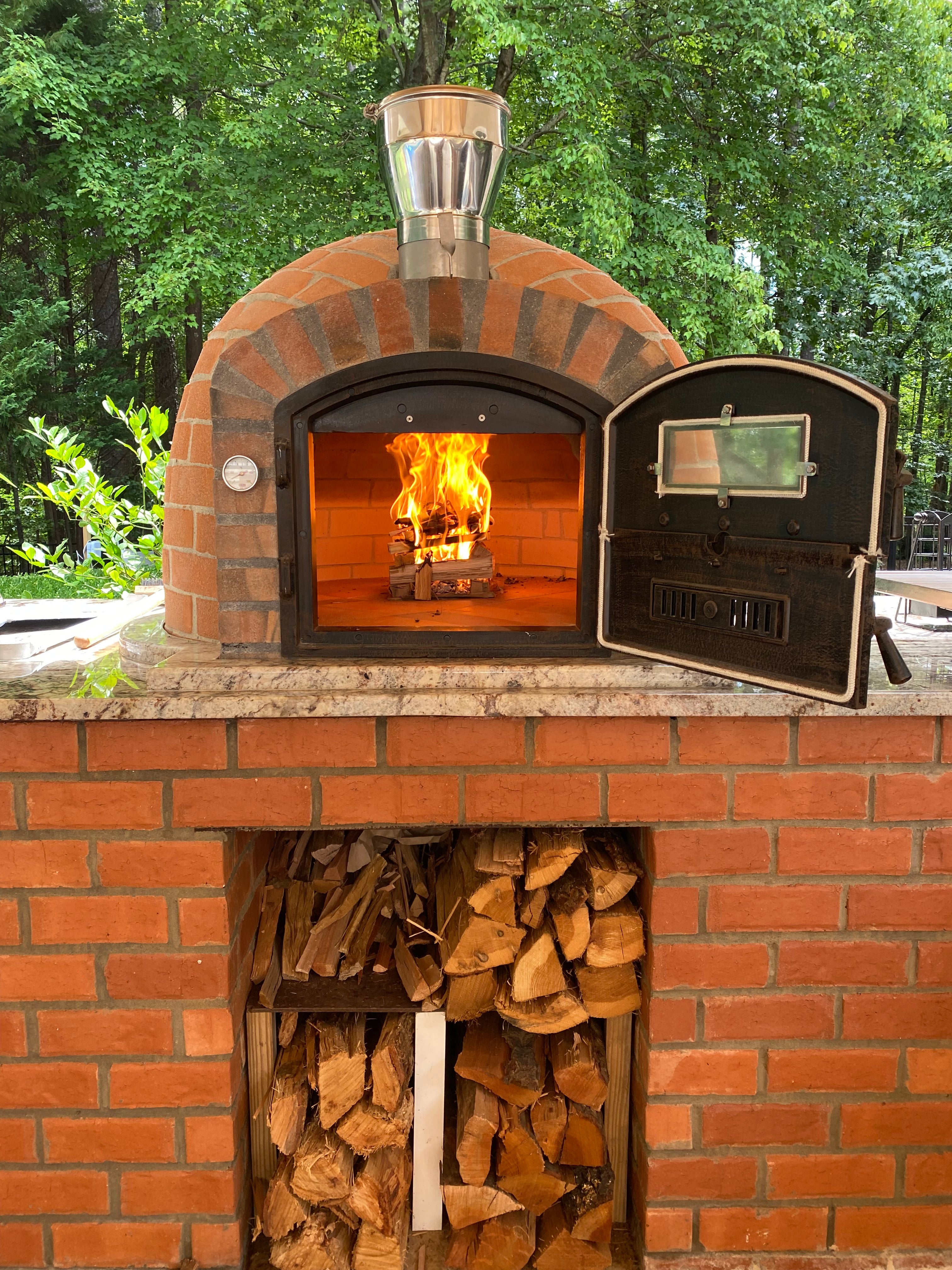 Lisboa Rustic Premium Pizza Oven for Aspiring Chefs